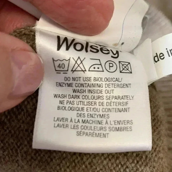 Wolsey 100% Wool sweater w  V neck-machine washable - Picture 7 of 8